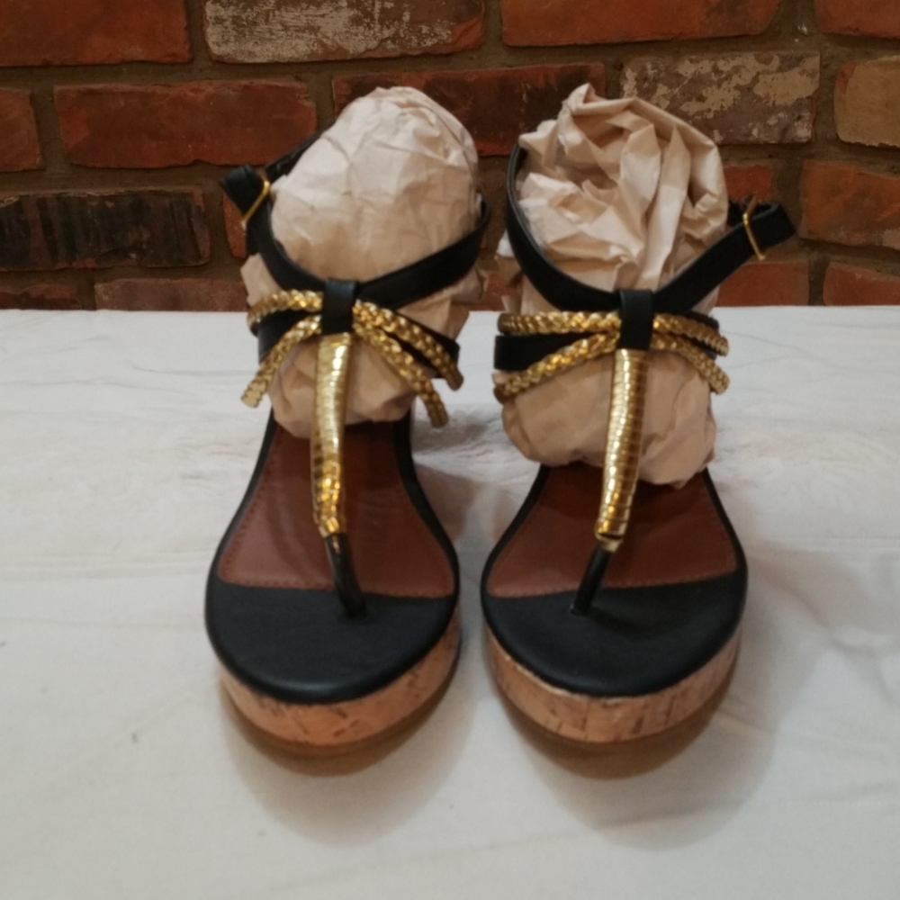 Deb's Black Gold Shoes Thong Toe Wedge Heel Size 8 - Picture 1 of 5